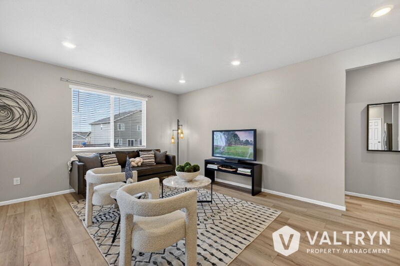 Building Photo - 13375 Valley Peak Dr