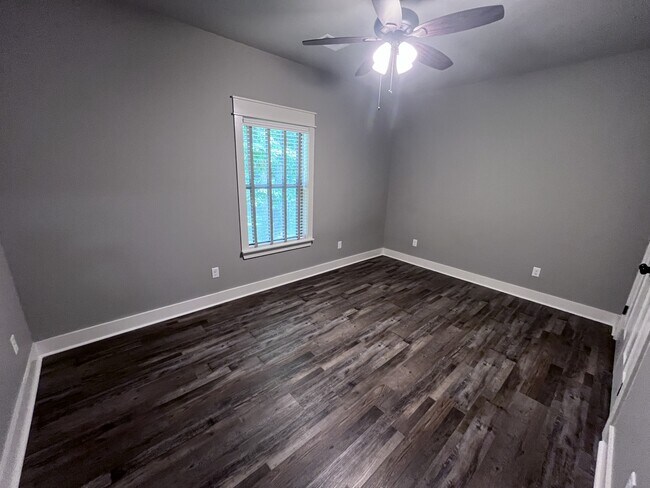 Building Photo - 206 Bridgewood Dr