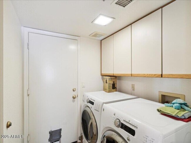 Building Photo - 10563 E Carol Ave