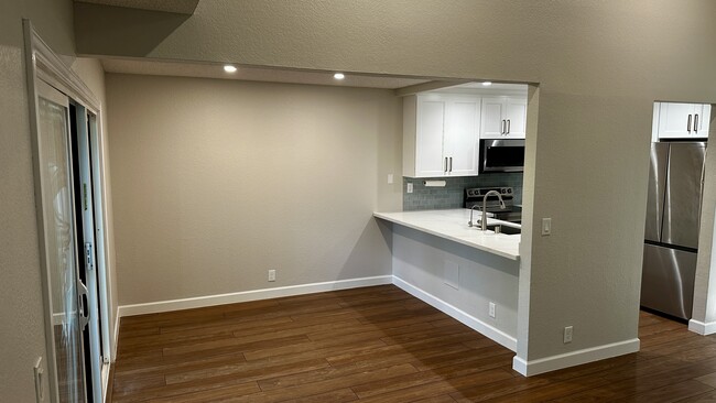 Dining Room - 1415 La Terrace Cir