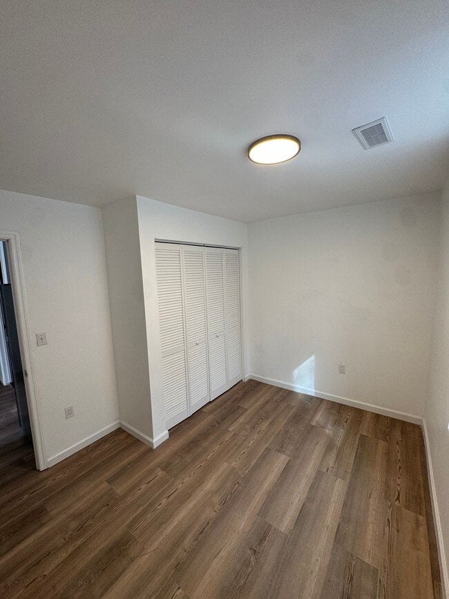 Building Photo - 839 S Jackson St