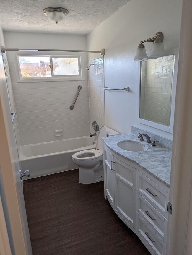 Building Photo - Charming 3 bedroom 1 bath home in Rexburg!