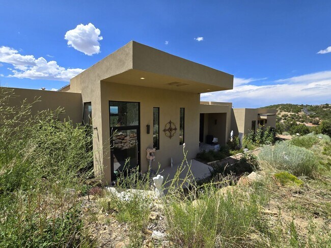 Building Photo - 2618 Summit Ct