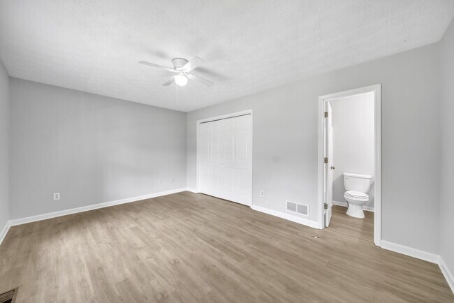 Building Photo - 608 Wood Ridge Dr