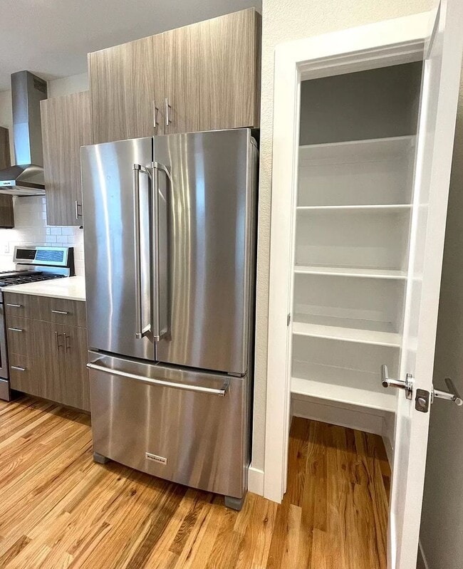 Building Photo - 2 Bedroom 2 Full Bathrooms and 2 Half Bath...