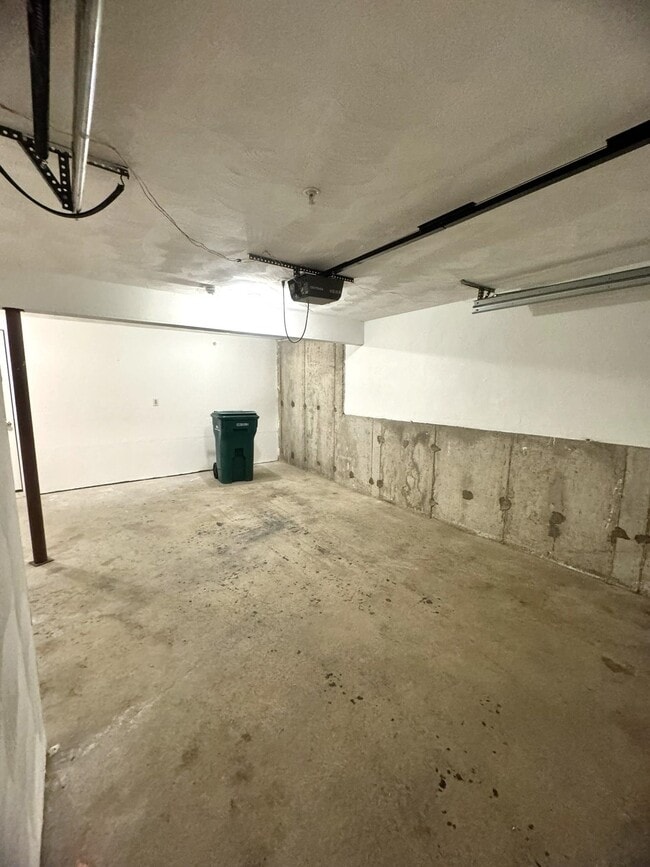 Building Photo - 75 Treaty Ct