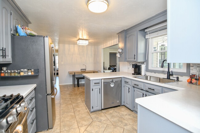Building Photo - 981 Hillcrest Heights