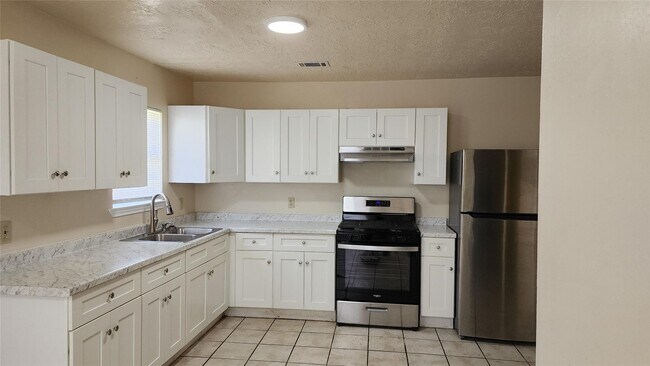 Building Photo - 4415 Groton Dr