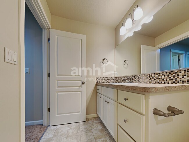 Building Photo - 3208 NE 75th St