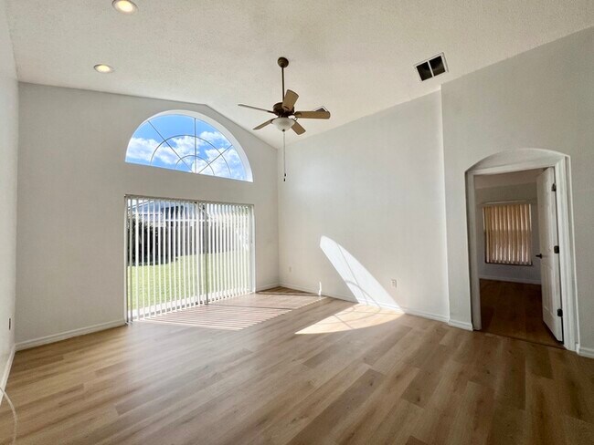 Building Photo - Beautifully Updated 3 bedroom 2 bath home ...
