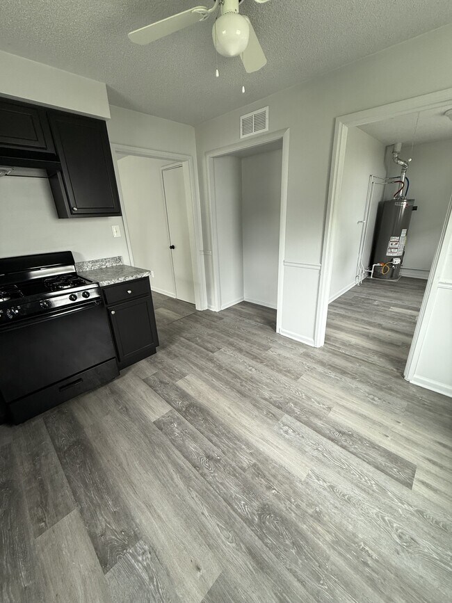 Building Photo - 44 S Bon Air Ave