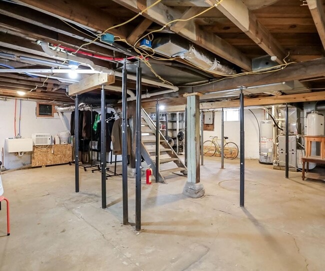 Building Photo - Beautiful New Listing Available August 21, 2026.  Monthly rent $2,100