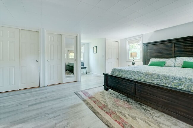 Building Photo - 984 Danby Dr