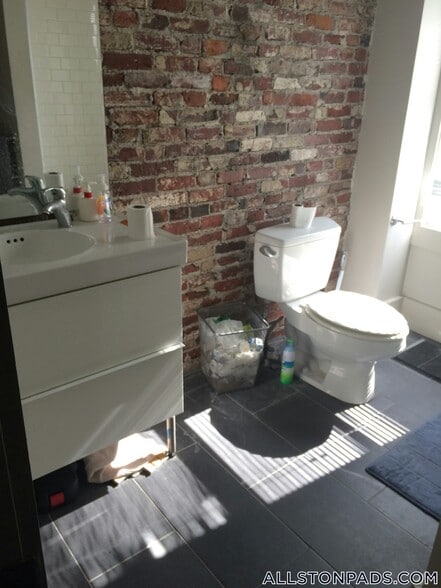 Building Photo - 21 Greylock Rd