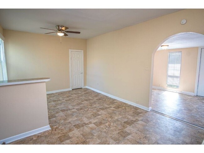 Building Photo - 231 Cactus St