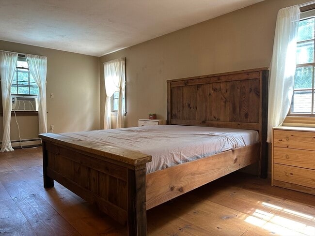 Building Photo - 4 Chestnut St