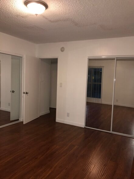 Building Photo - 20880 Ventura Blvd