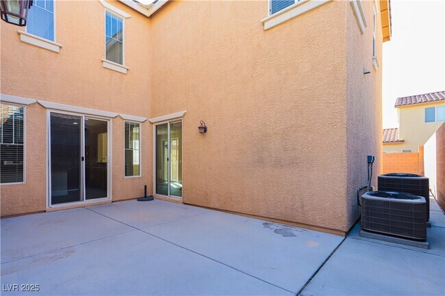Building Photo - 10733 Mentesana Ave