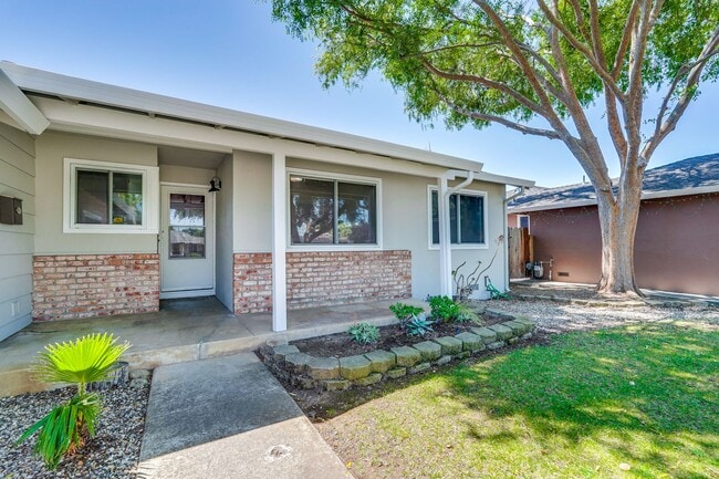 Building Photo - Single Story 3/2 in Well Established Neighborhood Near Branham High School with Air conditioning ...