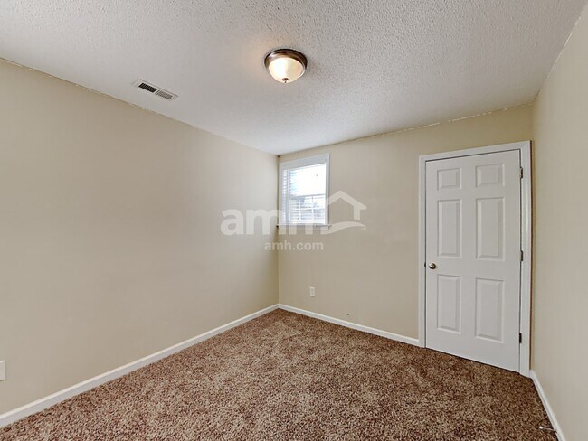 Building Photo - 116 Nightshade Ln