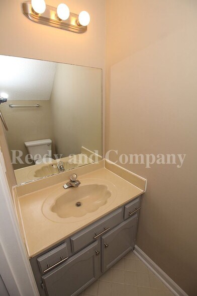 Building Photo - 5875 Jardin Pl