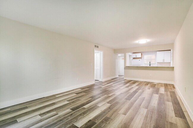 Building Photo - 1235 Mariposa Ave