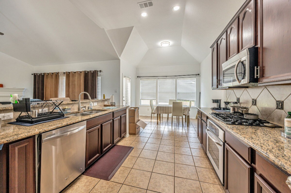 Building Photo - 10206 Teal Hollow Dr