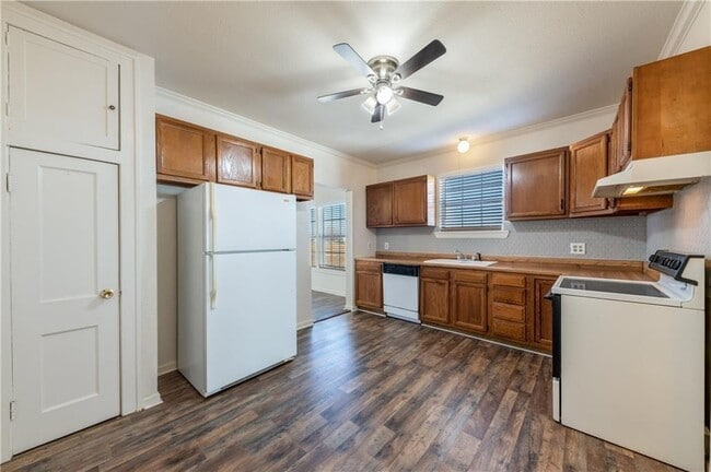Building Photo - 13817 Abrahamson Ct