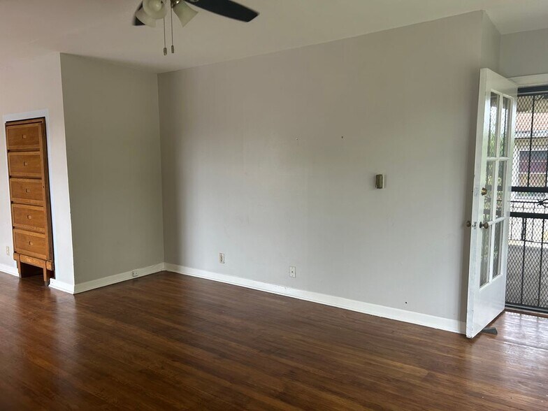 Building Photo - 2039 W Mulberry Ave