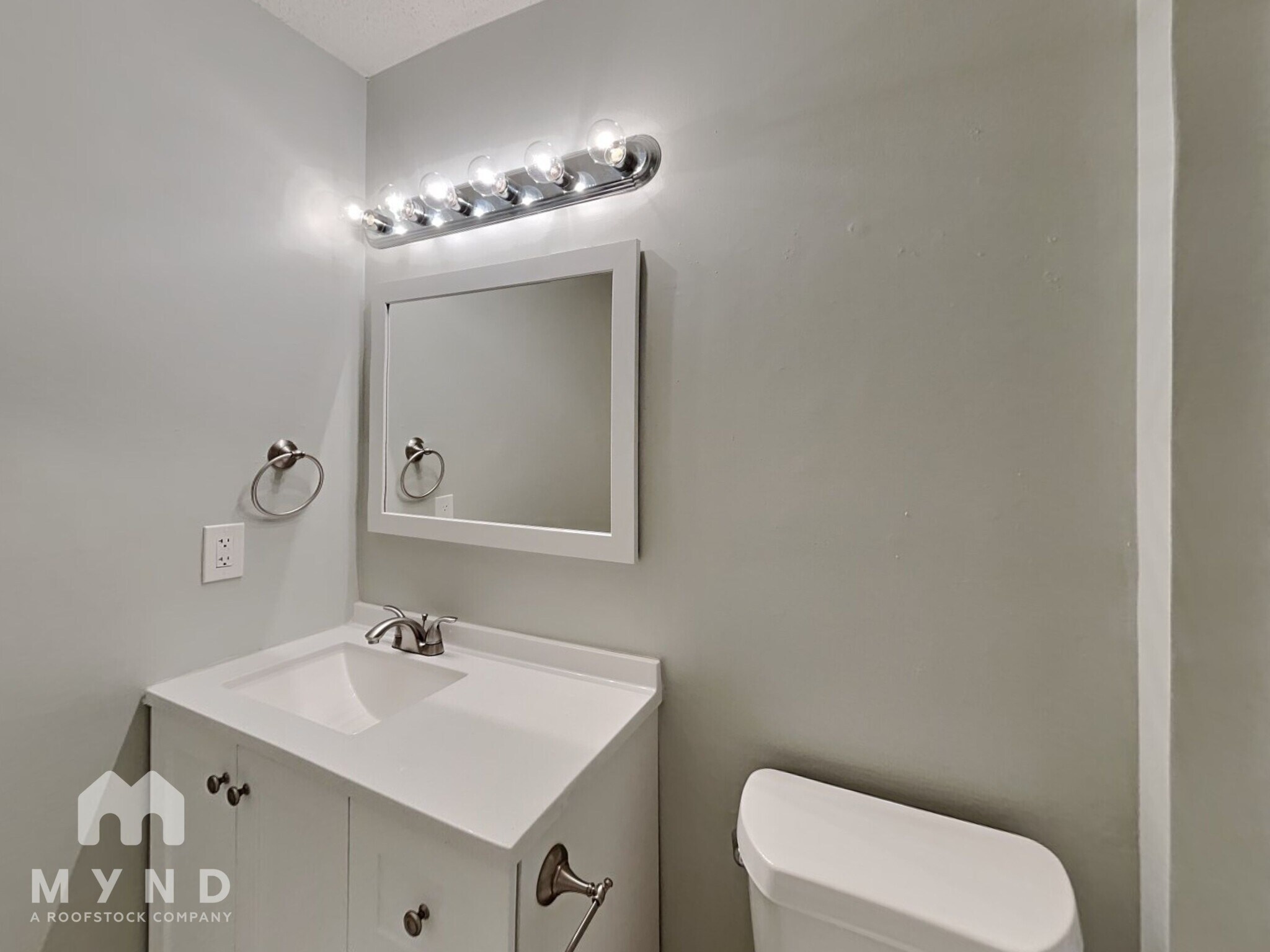 Building Photo - 3640 Willow Tree Cir