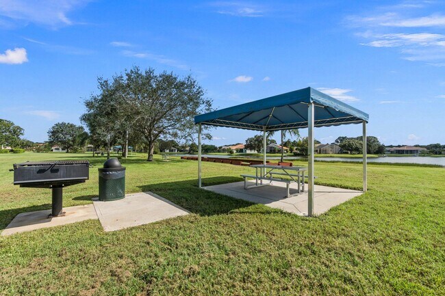 Building Photo - 1594 SW Harbour Isles Cir