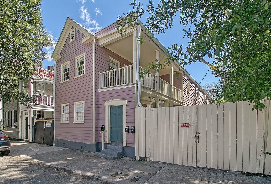 Building Photo - 133 Line St