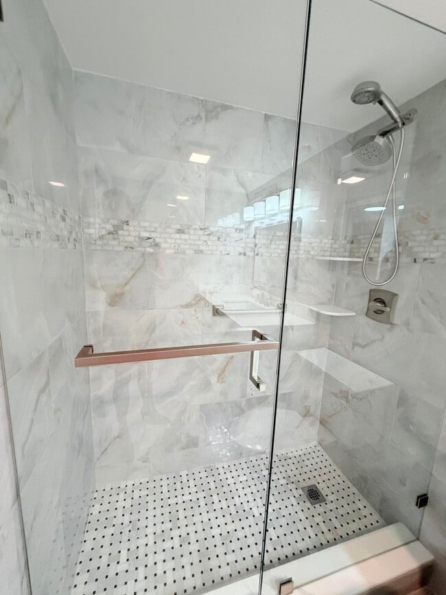 Building Photo - 1004 Newcastle A