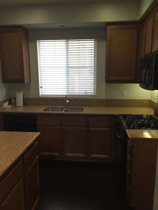 Building Photo - Two Story Townhome -  Moreno Valley