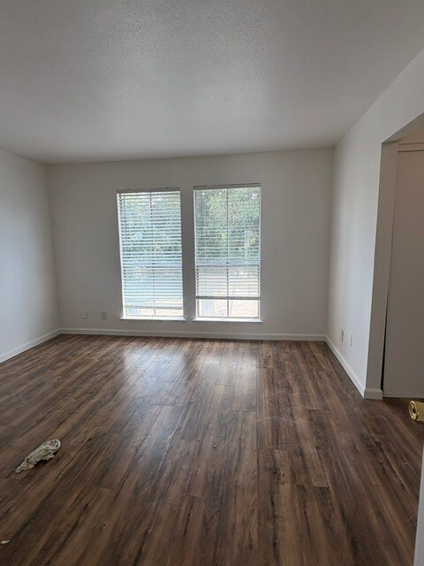 Building Photo - 310 S Argyle Ave