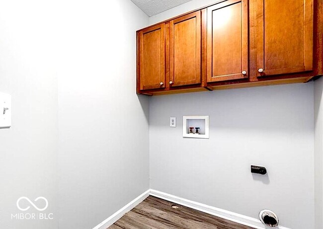 Building Photo - 9008 Rider Dr