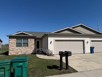 Building Photo - 1218 Hawthorn Ct