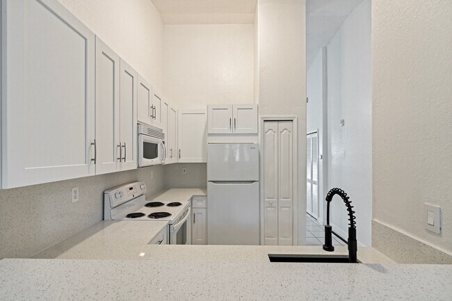 Building Photo - 2-bath condo on the 2nd floor with a newly...