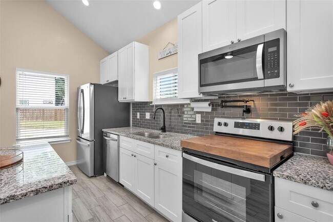 Building Photo - 286 Westchase St
