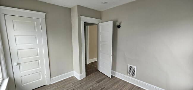 Building Photo - 10325-10325 Bernard Ave