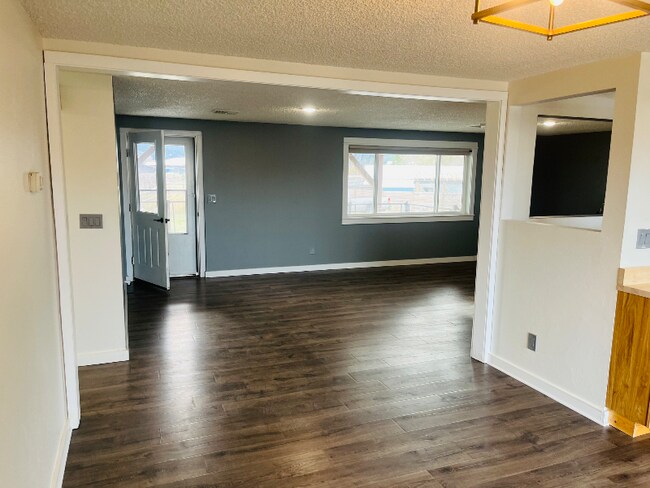 Building Photo - 145 Sunset Dr