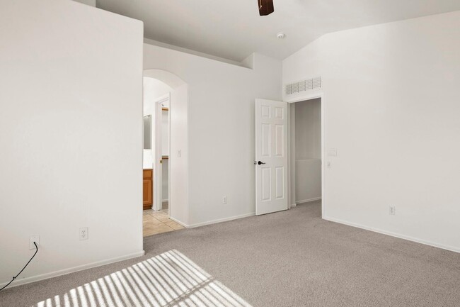 Building Photo - 3297 E Warbler Rd