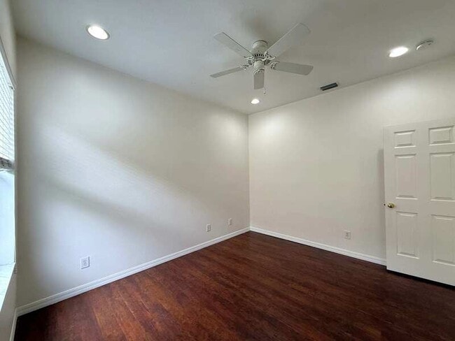 Building Photo - 9512 Greenpointe Dr