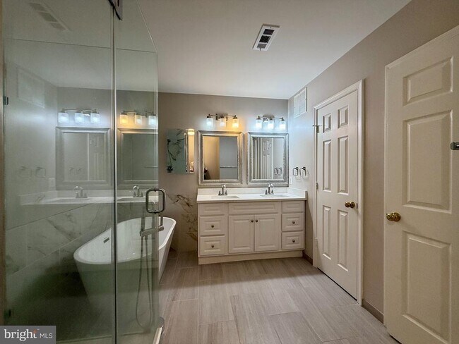 Building Photo - 12481 Hayes Ct