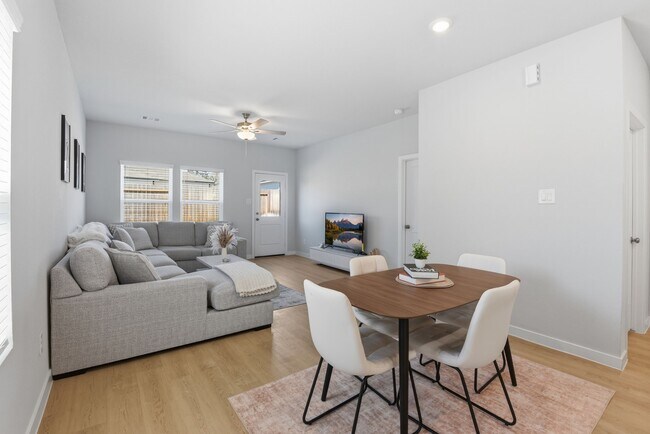 Building Photo - 16215 Globetrotter Ct