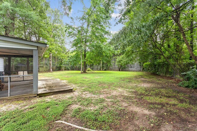 Building Photo - 501 Ashwood Dr