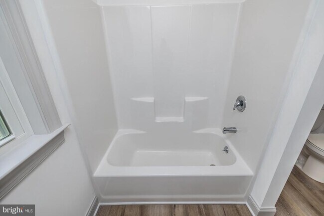 Building Photo - 411 James St