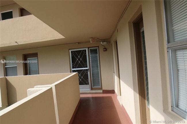 Building Photo - 1401 NE 191st St