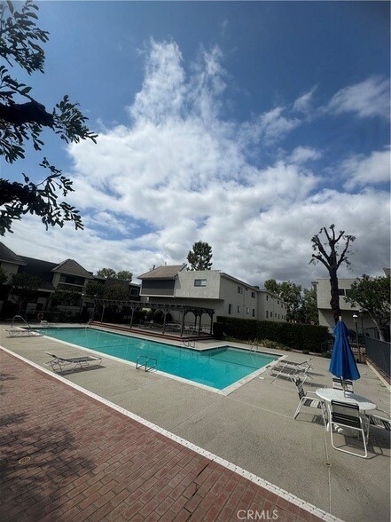 Building Photo - 10201 Mason Ave