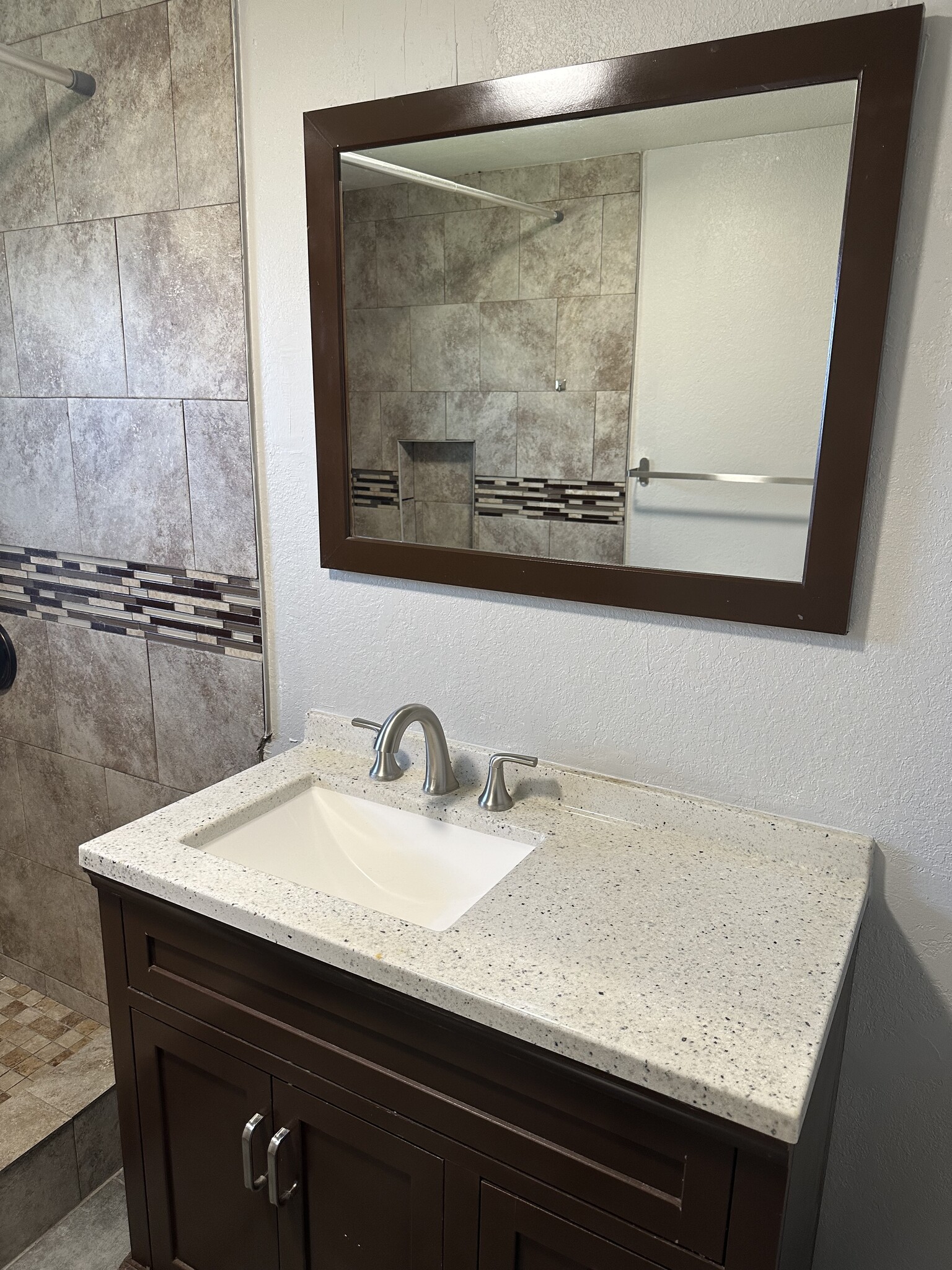 Building Photo - 645 W 12th St